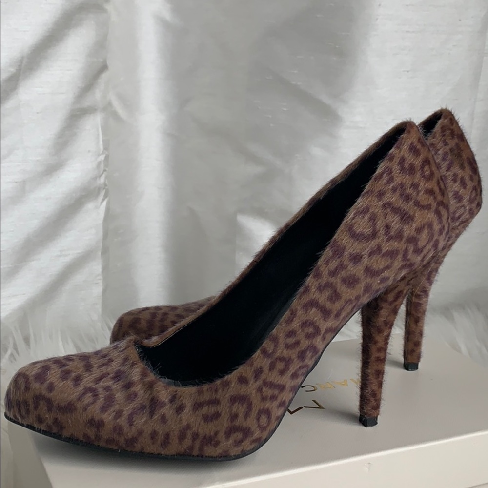 Leopard print Pump size 8.5